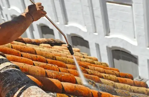 Nettoyage de toitures - Montbrun-des-Corbières